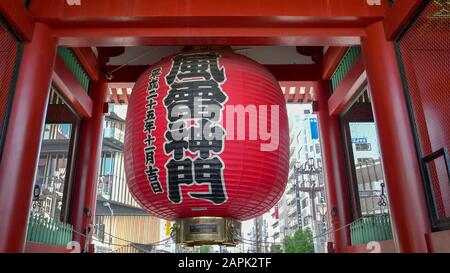TOKYO, JAPAN - APRIL, 19, 2018: a giant red paper lantern at the entrance to senso-ji shrine in tokyo, japan Stock Photo