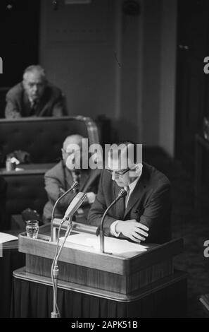 First Chamber dealt with a statement by Mr. Hendrik Adams of the Boerenparij Description: Mr. Jan Baas (VVD) performs the word Date: 4 October 1966 Location: Den Haag, Zuid-Holland Keywords: MPs, politicians Personal name: Baas, Jan Stock Photo