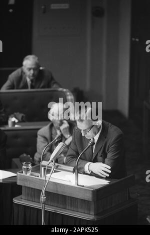 First Chamber dealt with a statement by Mr. Hendrik Adams of the Boerenparij Description: Mr. Jan Baas (VVD) performs the word Date: 4 October 1966 Location: Den Haag, Zuid-Holland Keywords: MPs, politicians Personal name: Baas, Jan Stock Photo