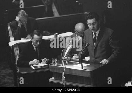 First Chamber dealt with a statement by Mr Hendrik Adams van de Boerenparij Description: mr. Ymkers (CPN) enters the word Date: 4 October 1966 Location: The Hague, Zuid-Holland Keywords: MPs, politicians Institution name: CPN Stock Photo