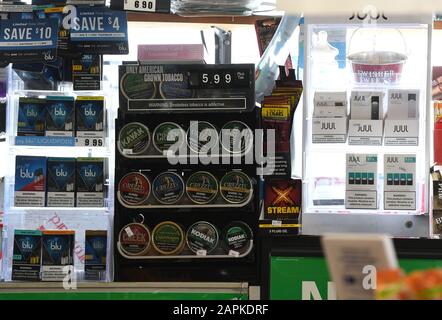 Racine, Wisconsin, USA. 10th Sep, 2019. Vaping and e-cigarette products are  sold behind the counter at the MJ Petroleum gas station and convenient mart  in Racine, Wisconsin, Tuesday September 10, 2019. Credit: Mark  Hertzberg/ZUMA Wire/Alamy Live 