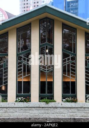 Tokyo, Japan. 13th Nov, 2018. The dining room at Frank Lloyd Wright's Jiyu  Gakuen Girls' School Myonichikan (''The School of the Free Spirit''),  Tokyo, Japan, Tuesday November 13, 2018, is one of