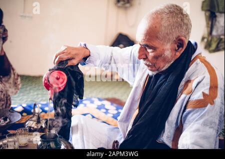 Senior man in Smara refugee camp preparing tea, Tindouf, Algeria Stock Photo