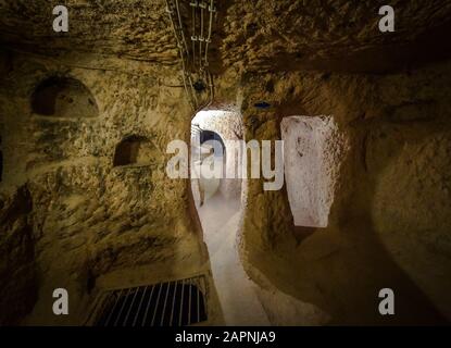 Kaymakli Underground City is contained within the citadel of Kaymakli in the Central Anatolia Region of Turkey. Underground Kapadokia city Stock Photo