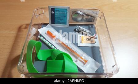 https://l450v.alamy.com/450v/2apnkpg/a-needle-and-other-instruments-required-to-inject-heroin-at-a-drugs-consumption-room-where-users-take-heroin-under-medical-supervision-at-colston-hall-in-bristol-transform-drug-policy-foundation-has-set-up-the-mock-room-as-part-of-a-bristol-based-conference-discussing-drug-policy-and-reform-2apnkpg.jpg