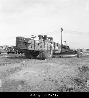 agricultural machinery and tools, work, seaman grader Date: undated Keywords: agricultural machinery and tools, work Personal name: seaman grader Stock Photo