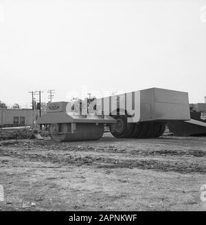 agricultural machinery and tools, work, seaman grader Date: undated Keywords: agricultural machinery and tools, work Personal name: seaman grader Stock Photo