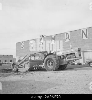 duo-scraper/scarifier Date: undated Keywords: agricultural machinery and tools, work Personal name: seaman Stock Photo