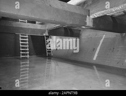 cleaning waste water, handling urban waste, sewage treatment plants, interior, imhoff-tank Date: 1965 Location: Den Oever Keywords: interior, cleaning wastewater, sewage treatment plants, municipal waste processing person name: imhoff-tank Stock Photo