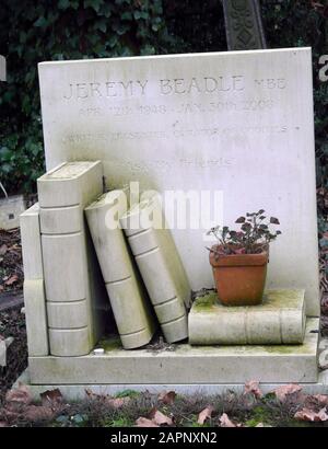 Photo Must Be Credited ©Alpha Press 066465 22/01/2012 The grave of Jeremy Beadle in Highgate Cemetery, London Stock Photo