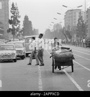 Zaire (formerly Belgian Congo)  Street images in Kinshasa, cargo bike in the streets Date: 24 October 1973 Location: Congo, Kinshasa, Zaire Stock Photo