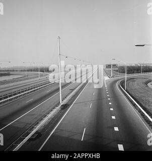 Carless Sunday in connection with the oil boycott  Empty motorways Date: 4 November 1973 Keywords: motorways, car-free Sundays, oil boycott, oil crisis Stock Photo