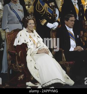 Throne change 30 April: inauguration in New Church; Princess Beatrix and Prince Claus sitting (close) Date: August 30, 1980 Keywords: Throne changes, inaugurations Personal name: Beatrix, princess, Claus, prince