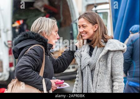 Bantry, West Cork, Ireland. 24th Jan, 2020. Election candidate Cllr. Holly Cairns (Social Democrats) was in Bantry Market today, canvassing for votes with her team. Credit: AG News/Alamy Live News Stock Photo