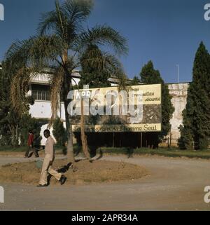 Zaire (formerly Belgian Congo); street sculptures Kinshasa Date: August 16, 1973 Location: Belgian Congo, Zaire Keywords: Street Sculptures Personal name: Kinshasa Stock Photo