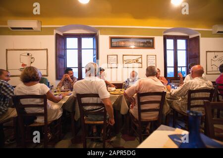 Italy Liguria Lerici - Friends Dining in Osteria L'Orto di Amneste Restaurant Stock Photo