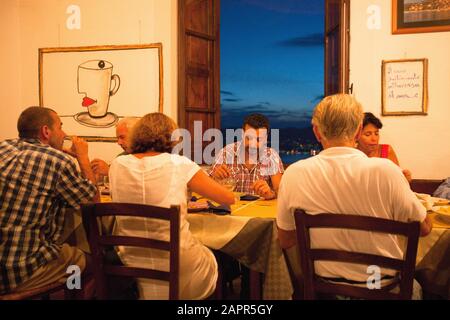 Italy Liguria Lerici - Friends Dining in Osteria L'Orto di Amneste Restaurant Stock Photo