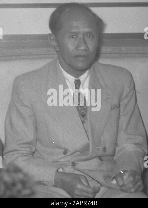 Arrival New Guinea delegation from the United States of Indonesia at Schiphol. Vlnr. Kasima (chairman of the Catholic Party), Soekiman (chairman Masjoemi) and Yamin (independent member of parliament) Date: 30 October 1950 Location: Noord-Holland, Schiphol Keywords: arrivals, delegations, politicians, airports Personal name: Kasimo, Sukiman Stock Photo