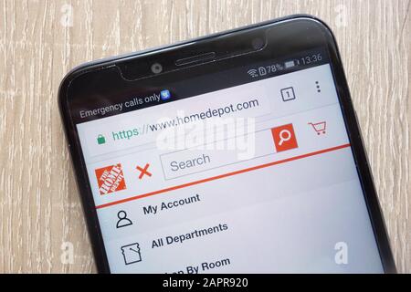 Home Depot website displayed on a modern smartphone Stock Photo
