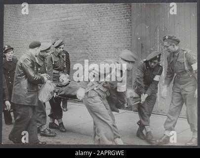 State formation Indonesia: Mf. Injured, medical attention.  This morning the disembarkation took place of the wounded soldiers, who arrived yesterday with the hospital ship Grote Beer from Indonesia in Amsterdam. Members of the Red Cross transport and sick to the ambulance Annotation: See 902-5452 Date: January 15, 1948 Location: Indonesia Keywords: governance, borders, constitutions, state formation, statestry Stock Photo