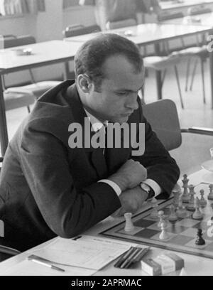 Dec 29, 1966; London, England, UK; HENRIQUE COSTA MECKING and Brazil and  YURI BALASHOV of Russia play at the 42nd Annual International Chess  Congress. (Credit Image: © KEYSTONE Pictures USA Stock Photo - Alamy