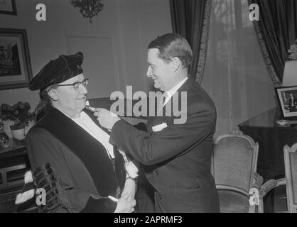 Three French honorary doctorates awarded to Dutch professors at French Embassy, The Hague. Honorary Doctorates. Christine Mohrmann (KU Nijmegen). Ambassador Chr. Margerie Date: 27 February 1970 Location: The Hague, Zuid-Holland Keywords: EREDOCTORATEN, PROFESSORS, embassies Personal name: Mohrmann, Christine Stock Photo