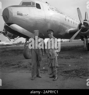 War volunteers in Malacca and Indonesia  A military and an officer for an aircraft Date: 1946 Keywords: military, airplanes, airports Stock Photo