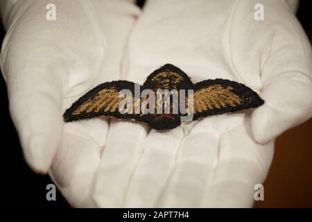 Guy Gibson RAF Flying Wings  Wing Commander Guy Penrose Gibson, VC, DSO & Bar, DFC & Bar (12 August 1918 – 19 September 1944) Stock Photo