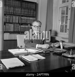 Visit to Prime Minister Hedtoft and his family  Hans Hedtoft behind his desk at the Ministry Date: March 1954 Location: Denmark, Copenhagen Keywords: books, desks, offices, furniture, ministries, ministers-presidents Personal name: Hedtoft, Hans Stock Photo