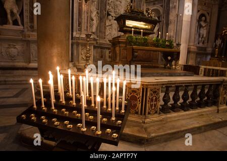 Electric candles burning in front of the Tomb altar of Saint Rainier, patron saint of Pisa, in the Pisa Cathedral (Duomo di Pisa). Stock Photo