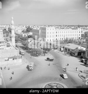 Middle East 1950-1955: Syria - Damascus  Jamal Pasha street also known as Avenue de la victoire with the building of the post administration and part of a mosque with minaret Date: 1950 Location: Damascus, Syria Keywords: buses, buildings, minarets, street images Stock Photo