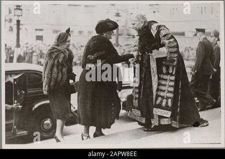 Queen Wilhelmina and Princess Juliana attend the Roosevelt commemoration in St. Paul's Cathedral Date: 1945 Location: Great Britain, London Keywords: commemorations, queens, royal house, princesses Personal name: Juliana, princess, Wilhelmina, Queen Stock Photo