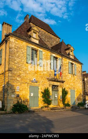 France, Dordogne, Domme, Place de la Halle, Maison du Gouverneur, town hall Stock Photo