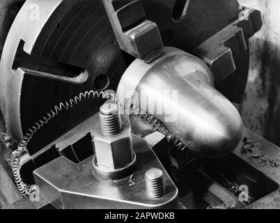 Product photos; silverware  Machine for metalworking, presumably a lathe at the fa. Gerritsen & Van Kempen in Zeist Date: January 1, 1930 Location: Netherlands, Zeist Keywords: factors, machines, metalworking Stock Photo