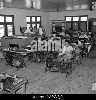 Journey to Venezuela and the Eastern Caribbean  Sewing workshop in the monastery Scherpenheuvel on Curaçao Date: 1948 Location: Curaçao Keywords: clothing industry, monasteries, sewing machines  : Poll, Willem van de, Stock Photo