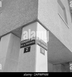 Israel 1964-1965: Tel Aviv, street images  Name plate at the corner of a building, presumably the Mann auditorium Date: 1964 Location: Israel, Tel Aviv Keywords: buildings, nameplates Stock Photo