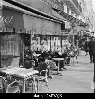 Pariser Bilder [The street life of Paris]  On the terrace Date: 1965 Location: France, Paris Keywords: cafes, street sculptures, terraces