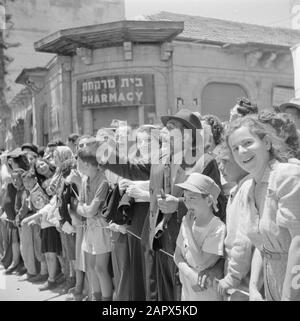 Israel 1948-1949: Jerusalem  Audience, including a man with a shofar (ram horn) in hand, at the military parade on May 15, 1949 in Jerusalem on the occasion of the first anniversary of Israel independence Date: 23 Apr 1950 Location: Israel, Jerusalem Keywords: pharmacies, wind instruments, Jewish religion, military parades, national holidays, public, billboards Stock Photo
