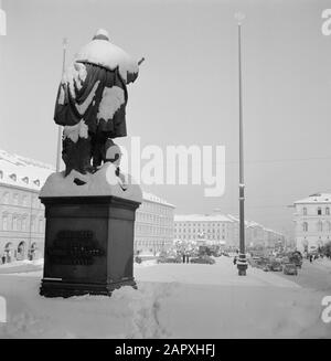 Visit to Munich  Statue of Count von Tilly in the snow in the Feldherrnhalle at the Odeonsplatz Date: December 1, 1958 Location: Bavaria, Germany, Munich, West Germany Keywords: squarees, snow, statues, winter Stock Photo