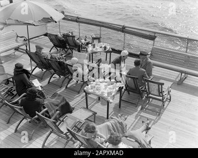 Sea voyage with MS Johan van Oldenbarnevelt to Norway  Teeurtje on deck Date: 1933 Location: Norway Keywords: cruises, cruise ships, travelers, ships, chairs, tea, tourism Stock Photo