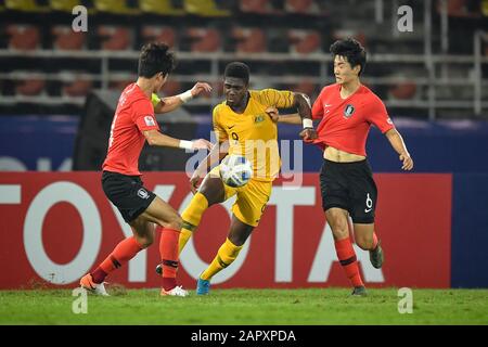 Pathum Thani, Thailand. 22nd Jan, 2020. Lee Dong-Jun (L) of Korea 