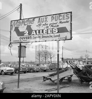 Pariser Bilder [The street life of Paris]  Signpost to the flea market Date: 1965 Location: France, Paris Keywords: nameplates, street images
