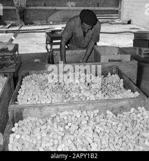 Wine Company Carmel Mizrachi Wineries at Rishon le Zion. Worker at a number of crates with corks for wine bottles Date: 1 January 1960 Location: Israel, Rishon le Zion Keywords: workers, industry, cork, viticulture Stock Photo