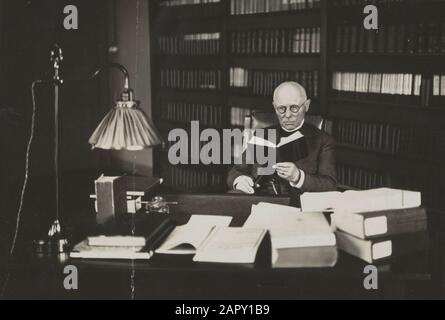 Enno Dirk Wiersma, professor of Psychiatry at the University of Groningen celebrates its 25th anniversary (1928); Stock Photo