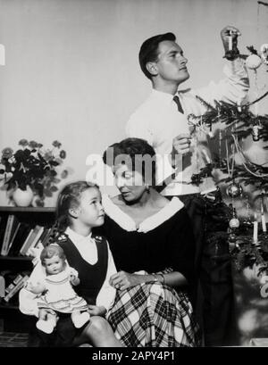 1960s FAMILY PORTRAIT FATHER MOTHER SON TWO DAUGHTERS IN CONVERTIBLE ...
