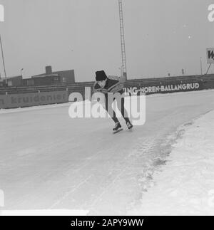 Training Dutch Kernploeg on Deventer ice Rink. Kees Verkerk Date: 12 December 1963 Location: Deventer Keywords: SCHEATSEN, sport Person name: Verkerk, Kees Stock Photo