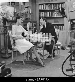 Television Operette My sister and I. Sigrid Koetse and Paul Cammermans Date: January 1, 1962 Keywords: entertainment programmes, operettas, television programmes Personal name: Cammermans, Paul, Koetse, Sigrid Stock Photo