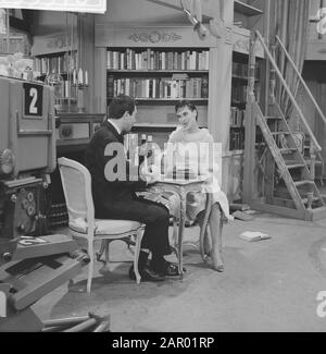 Television Operette My sister and I. Sigrid Koetse and Paul Cammermans Date: January 1, 1962 Keywords: entertainment programmes, operettas, television programmes Personal name: Cammermans, Paul, Koetse, Sigrid Stock Photo