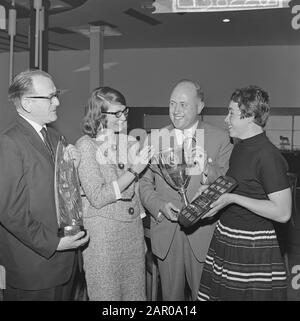 Awards awards annual meeting KNZB Date: April 28, 1962 Keywords: Awards, Awards, annual meetings Personal name: KNZB Stock Photo