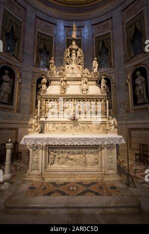 Arca di San Domenico in the Basilica of San Domenico Stock Photo